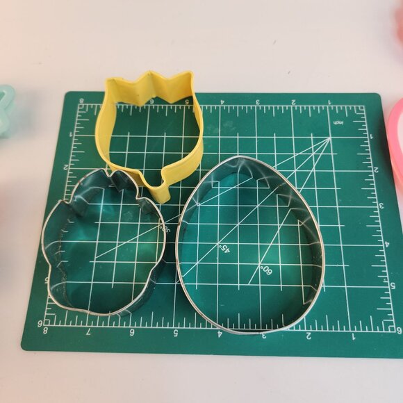 Assorted Cookie Cutters & Decorating Tools Set 50-Piece Stainless Steel & Plasti - Picture 11 of 16